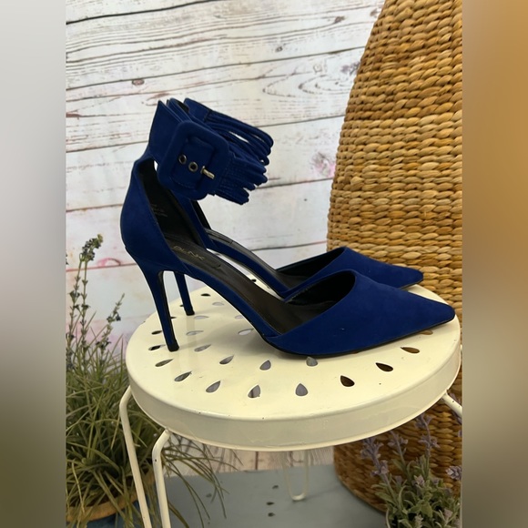 Blink Pointed High Heels in Cobalt Blue
Size:10 - Picture 5 of 10